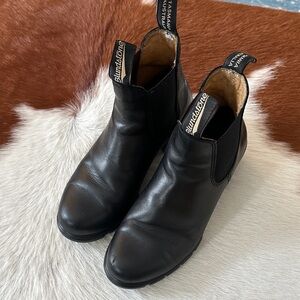 Blundstone black heeled boots